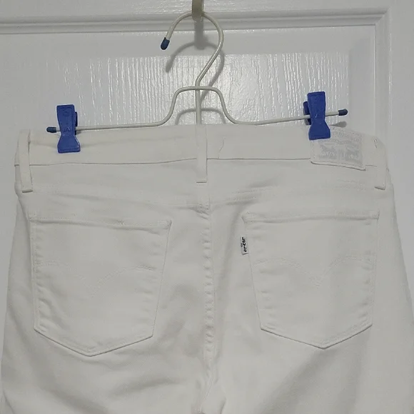 Levi's Women's White Jeans - Picture 7 of 9